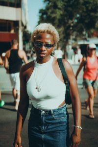 Como escolher roupa para corpo retangular: guia para valorizar sua silhueta
