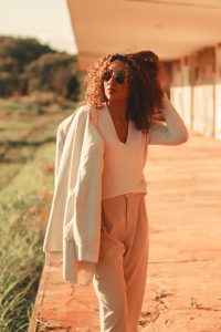 Como usar botas sem pesar visual: truques elegantes para equilibrar o look