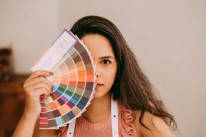 Cores que iluminam sua aparência: descubra os tons que valorizam você