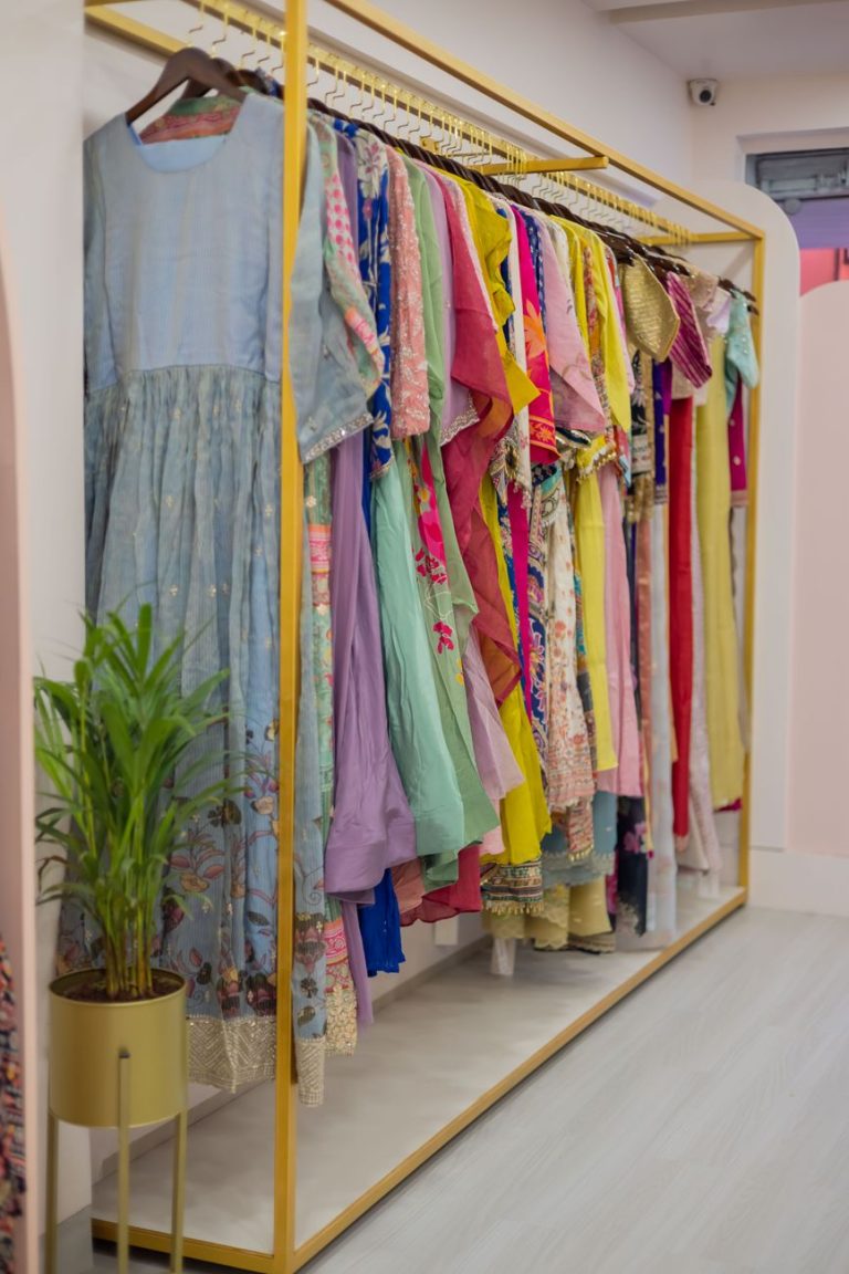 Moda minimalista ainda vale a pena? Guia prático para escolher melhor em 2026