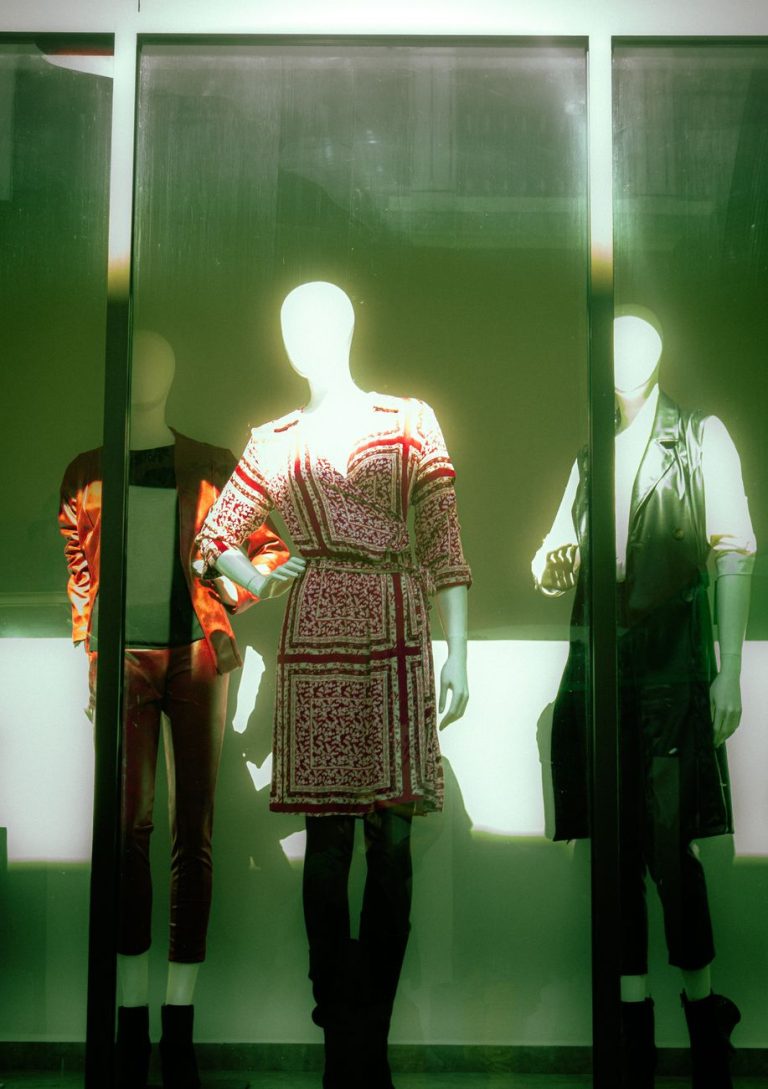 Roupa barata pode parecer sofisticada? Descubra como elevar qualquer visual